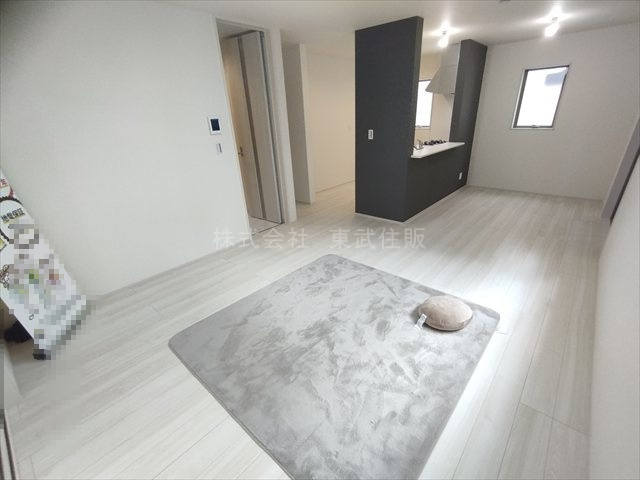 【居間・リビング】 | 川越市仙波町第３　全２棟　1号棟 | ゆったりとした17.0帖のリビングです