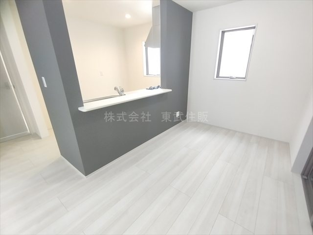 【ダイニング】 | 川越市仙波町第３　全２棟　1号棟 | 食卓を囲むダイニング