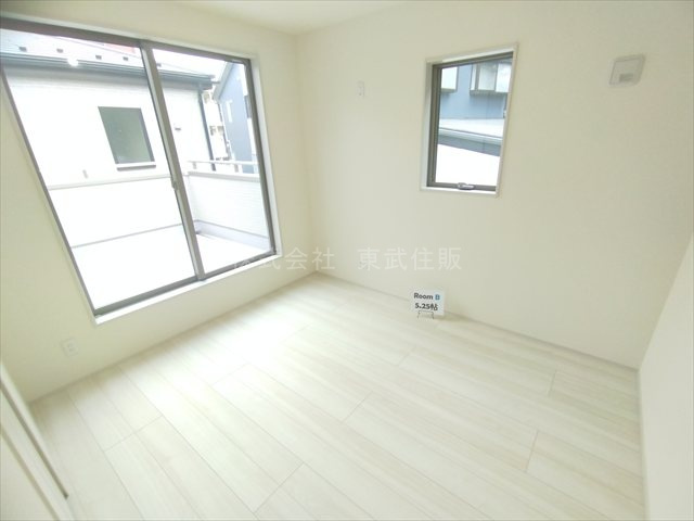 【子供部屋】 | 川越市仙波町第３　全２棟　1号棟 | 洋室5.25帖、子供部屋としても使い勝手の良いお部屋です