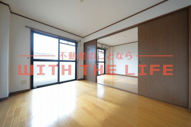 ベルセゾンⅡ【キャッシュバック対象物件】の居間・リビング|こちらの居間で趣味の時間をお楽しみください