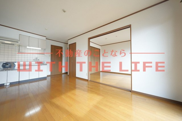 ベルセゾンⅡ【キャッシュバック対象物件】の居間・リビング|こちらのリビングで趣味の時間をお楽しみください