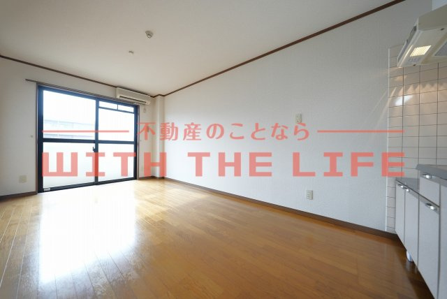 ベルセゾンⅡ【キャッシュバック対象物件】の居間・リビング|使いやすい居間です