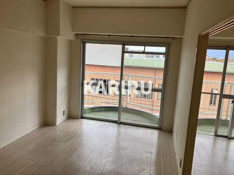 センチュリー鶴見の居間・リビング