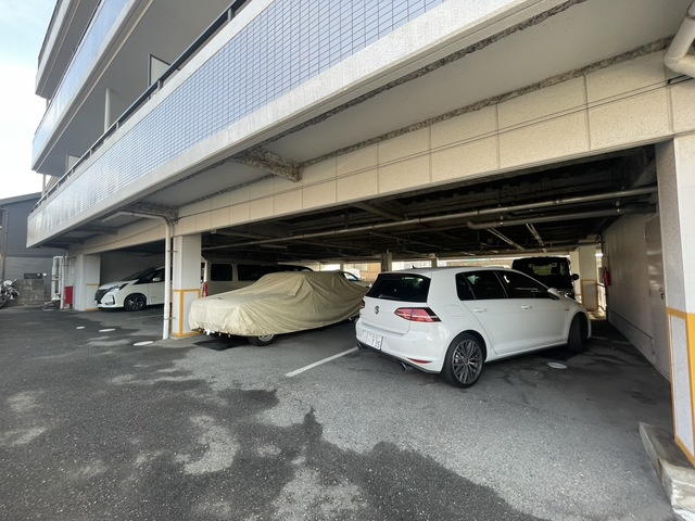 ライブコーポブンカの駐車場