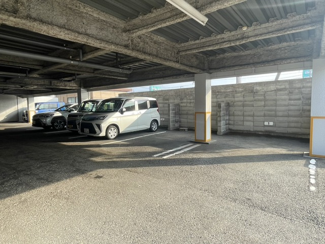 ライブコーポブンカの駐車場