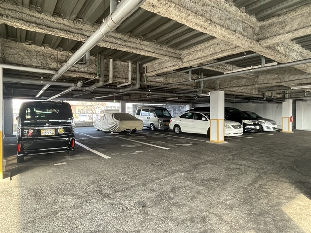 ライブコーポブンカの駐車場