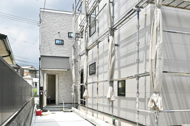 シャルムコート・ジョン中野西2丁目の外観|堂々完成いたしました。即日のご内覧が可能です。
皆様からのご連絡心よりお待ちしております。