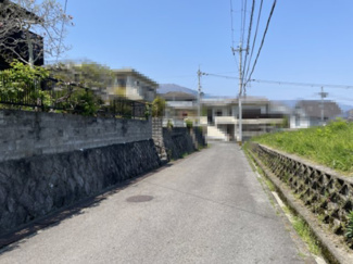 【前面道路含む現地写真】