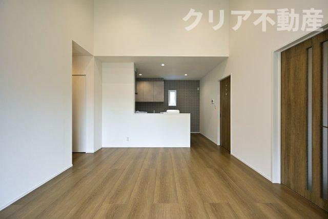 【外観】 | フィリディアガーデン太田市東矢島町　1号棟 | スッキリクリアな青空に映えるエクステリア！
日当たり良好な立地です♪