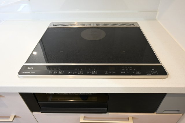 【設備】 | フィリディアガーデン太田市東矢島町　1号棟 | IH三口コンロで家事効率アップ！