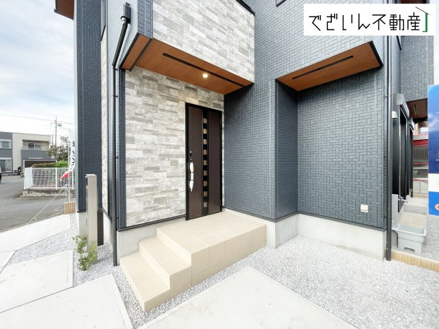 【玄関】 | blooming garden本庄市下野堂　新築住宅 | ≪1号棟≫
現地(2025年10月撮影)