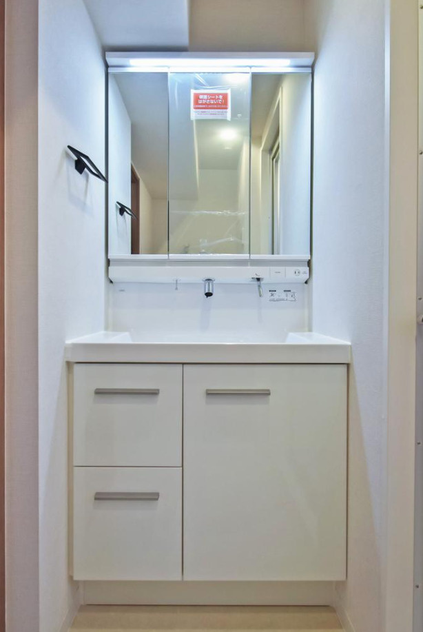 ライオンズマンション伊勢佐木町西第2【仲介手数料無料】の独立洗面台