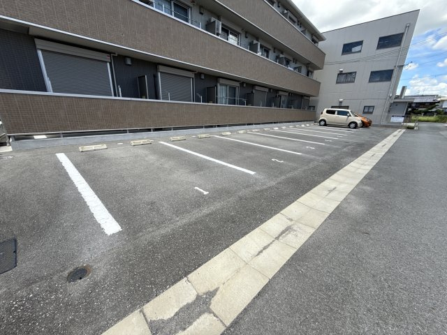 ブライトステージの駐車場