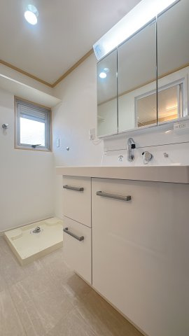 【独立洗面台】 | 小笹ハイツ28号棟 | シンプルで清潔な洗面台から、朝をスタートさせましょう♪