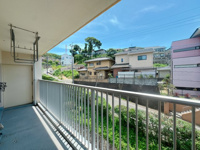 【展望】 | 小笹ハイツ28号棟 | まず緑が飛び込んで、落ち着いた住宅地に心なごみます。