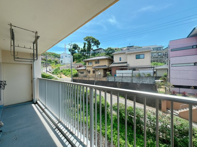 【展望】 | 小笹ハイツ28号棟 | まず緑が飛び込んで、落ち着いた住宅地に心なごみます。