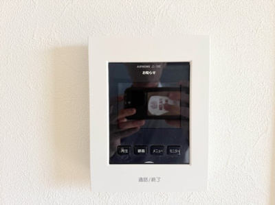 【防犯設備】 | 川崎市高津区千年　中古戸建 | ◆玄関に行かなくても来訪者が確認でき、ハンズフリーで会話をすることが出来ます。モニターを確認する事によって防犯効果も高まります。