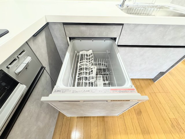 【キッチン】 | 川崎市高津区千年　中古戸建 | ◆食後の食器洗いは食洗機にお任せ！ご家族と団らんの時間を。家事の時短に効果大の食洗器付き。高温洗浄、節水効果もございます。