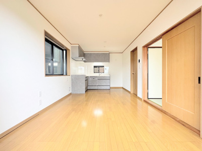 【居間・リビング】 | 川崎市高津区千年　中古戸建 | ◆リビングは一日中太陽の光が射し込みます。家族が集まる空間は、自然と笑顔が溢れます！