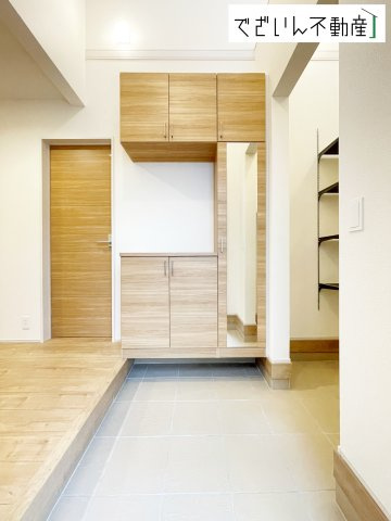 【玄関】 | blooming garden本庄市下野堂　新築住宅 | ≪2号棟≫
現地(2025年10月撮影)