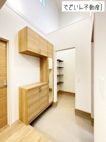 【玄関】 | blooming garden本庄市下野堂　新築住宅 | ≪2号棟≫
現地(2025年10月撮影)