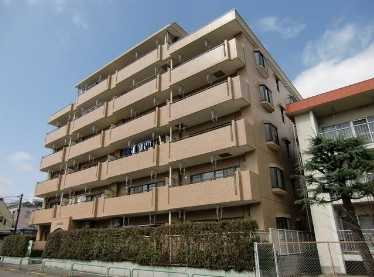 【外観】 | テラス鷺宮 | 鉄筋コンクリート造のがっちりとした建物。