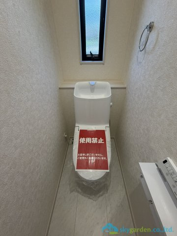秦野市東田原　新築戸建　全10区画1号棟のトイレ