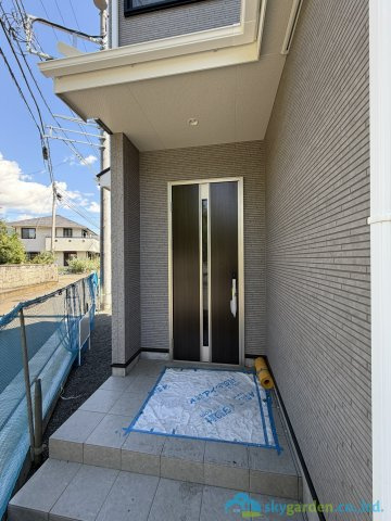 秦野市東田原　新築戸建　全10区画1号棟の玄関