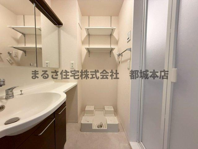 都城市南鷹尾町のアパートの洗面所