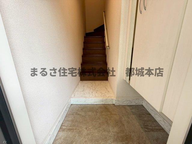 都城市南鷹尾町のアパートの玄関