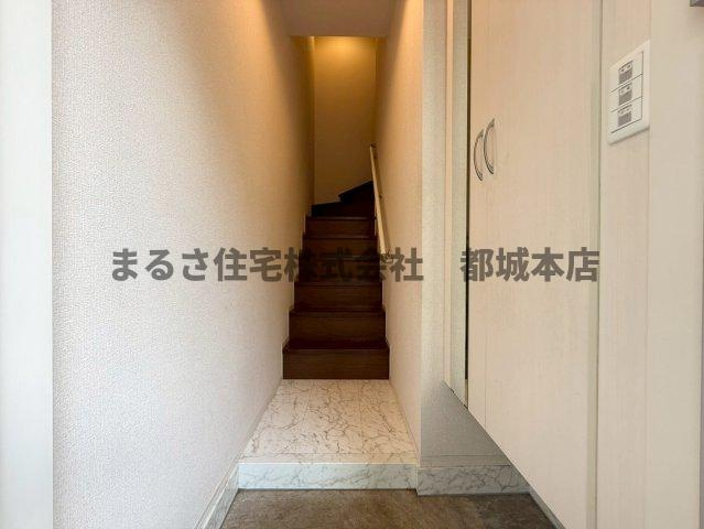 都城市南鷹尾町のアパートの玄関