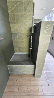 【その他共用部分】 | ザパークハウス三郷 | ペットのための足洗い場も設置　目の前の河川敷でお散歩して汚れた足も、こちらできれいにしてからお部屋に向かえます