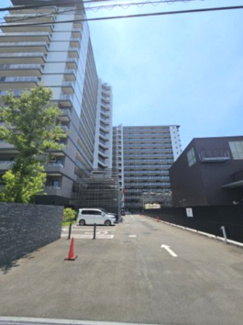 【駐車場】 | ザパークハウス三郷 | 駐車場入り口