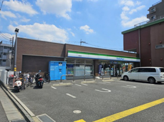 【周辺】 | ザパークハウス三郷 | 駅近の魅力のひとつで、２４時間営業のコンビニが歩いてすぐのところにあるのは大変便利ですね