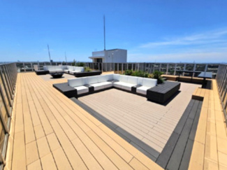 【その他共用部分】 | ザパークハウス三郷 | 好きなときに上がれる屋上テラスでは３６０度見渡せる圧倒的パノラマビュー　心地よい風とともに一望できるくつろぎのテラスは、居住者さまだけの贅沢なエリアです ※花火大会等、イベント時は予約制