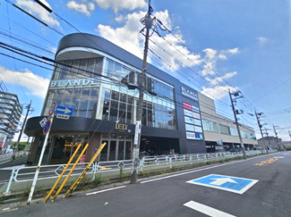 【周辺】 | ザパークハウス三郷 | ２０２４年６月のOPENしたばかりの「人」と「食」が集まるBLANDE　マンションに隣接し、帰り道に立ち寄れます