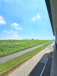 【展望】 | ザパークハウス三郷 | 窓の外は江戸川の河川敷　何も遮るもののない眺望は、日々のストレスから解放されますね