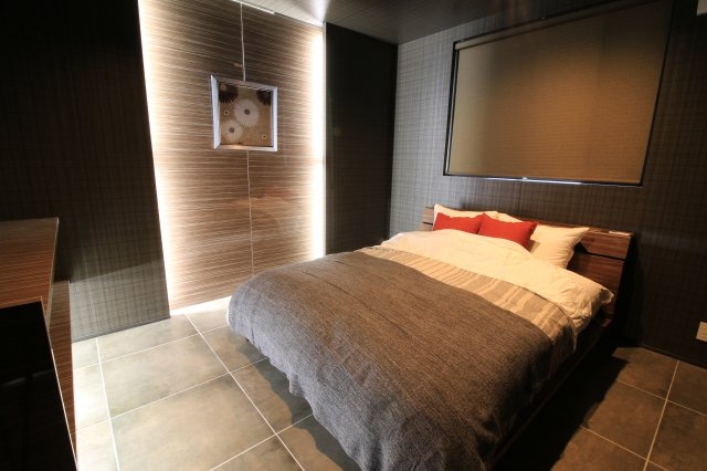 【中古戸建】太田市粕川町の寝室|■主寝室｜オシャレな主寝室でご夫婦の寝室に最適な居室です。家事やお仕事にお疲れなパパ・ママがゆっくり過ごせる空間です。