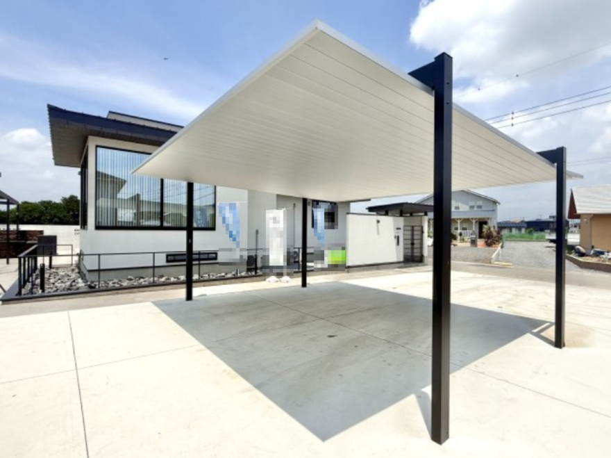 【中古戸建】太田市粕川町の駐車場|■カーポート｜カーポート付きでご自身の愛車もお友達のお車も、しっかり守れますね♪