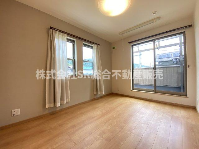 東石切町1丁目中古戸建の寝室|2面採光の明るいお部屋です！寝室にいかがでしょうか