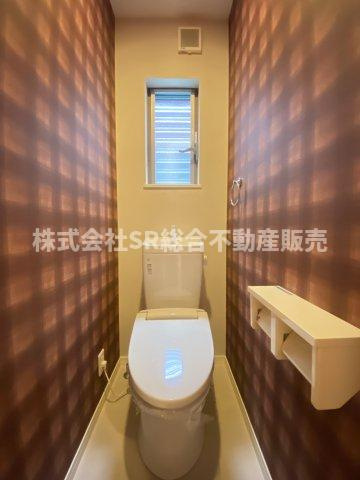 東石切町1丁目中古戸建のトイレ|2Fトイレは暖房便座機能のみです。