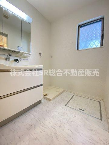 東石切町1丁目中古戸建の脱衣所|室内洗濯機置場もあり脱衣スペース広めです！