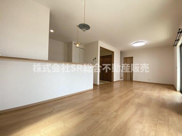 東石切町1丁目中古戸建の居間・リビング|ゆったりとしたリビングです