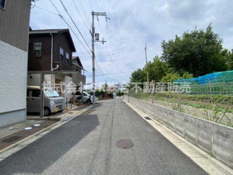 東石切町1丁目中古戸建の前面道路含む現地写真|前面道路含む現地写真です