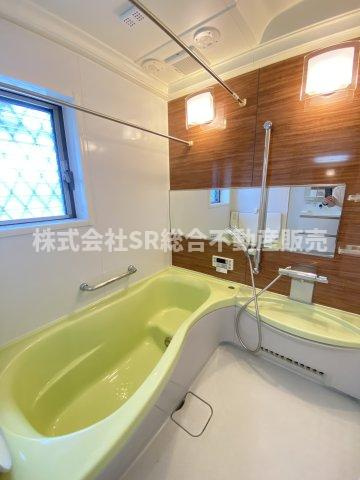 東石切町1丁目中古戸建の浴室|足を延ばしてゆったり浸かれます♪バスタイムが楽しみになるようなミストサウナ、スピーカーが付いてます！