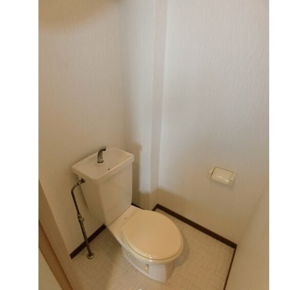 サンライズ荒木駅前のトイレ|ゆったりとした空間のトイレです