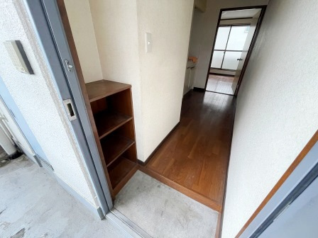 小川コーポの玄関