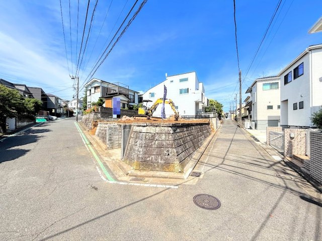 旭区白根6丁目　新築戸建ての前面道路含む現地写真|◆前面道路も幅員があり車の運転も安心！前面道路は閑静な住宅地。車通りの少ない道路です。お子様にも安心です。