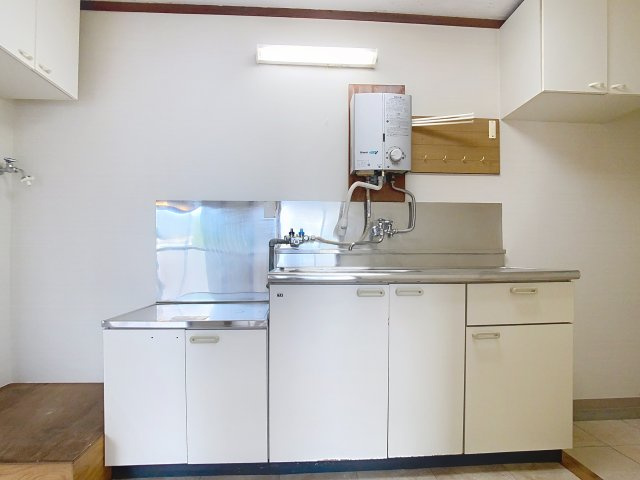 山形市小白川町５丁目のアパートのキッチン