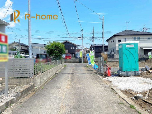 土浦市中荒川沖町第4　新築戸建て　1号棟の前面道路含む現地写真|『今から見たい！』大歓迎です♪
お気軽にＲ－ｈomeまでお問い合わせください。